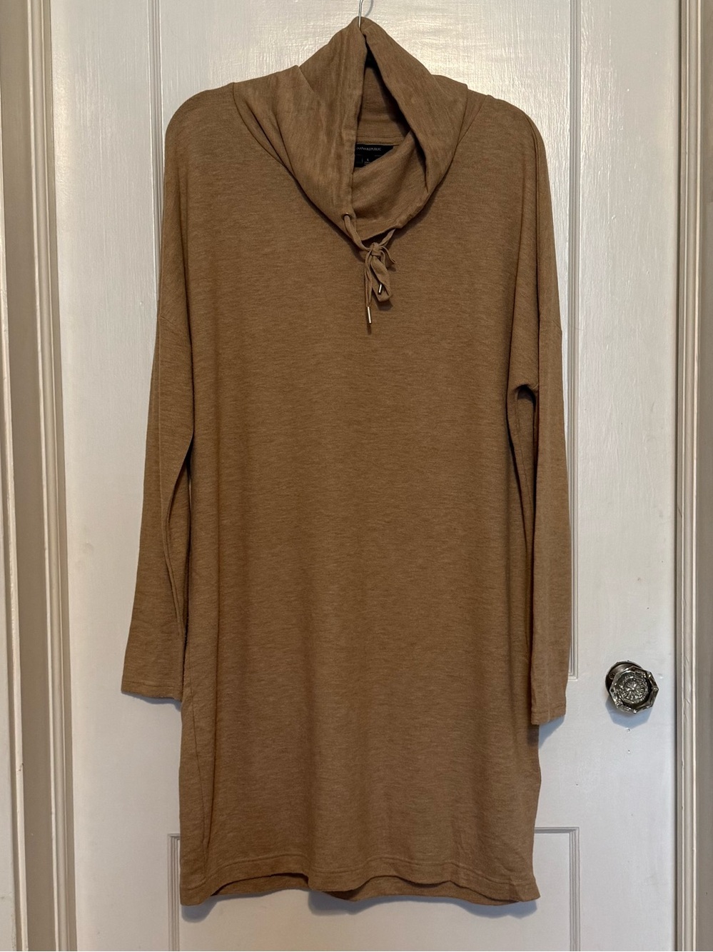 Banana Republic cowl neckline dress size large relaxed comfy fall neutral